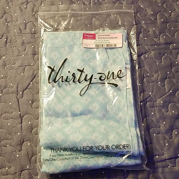 Thirty One Avenue Scarf Sparkling Squares” New - Picture 1 of 3